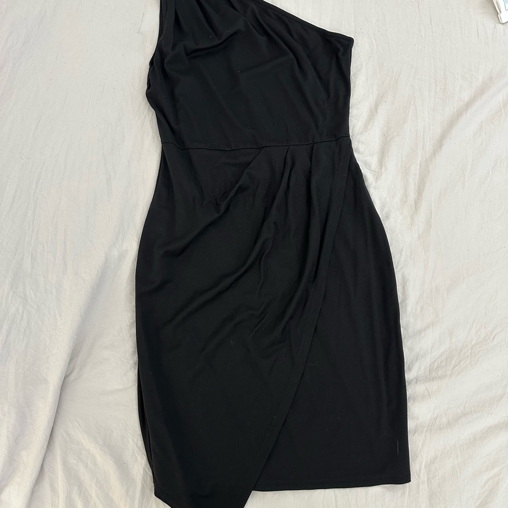 Elegant Black One-Shoulder Dress